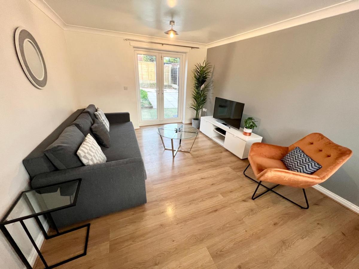 Spacious 3-bedroom House With 5 Beds And Sofa-bed Holiday home *