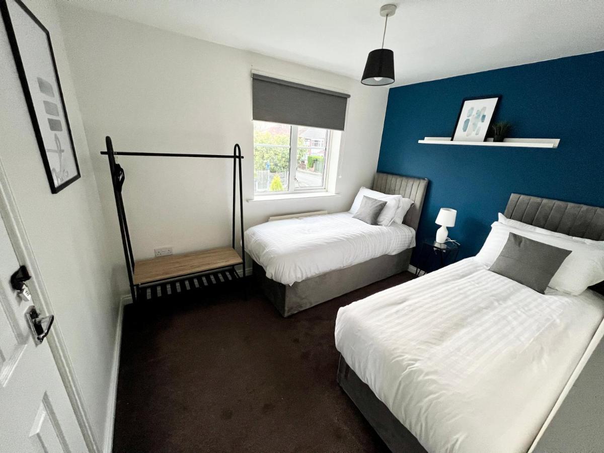 Spacious 3-bedroom House With 5 Beds And Sofa-bed * Manchester