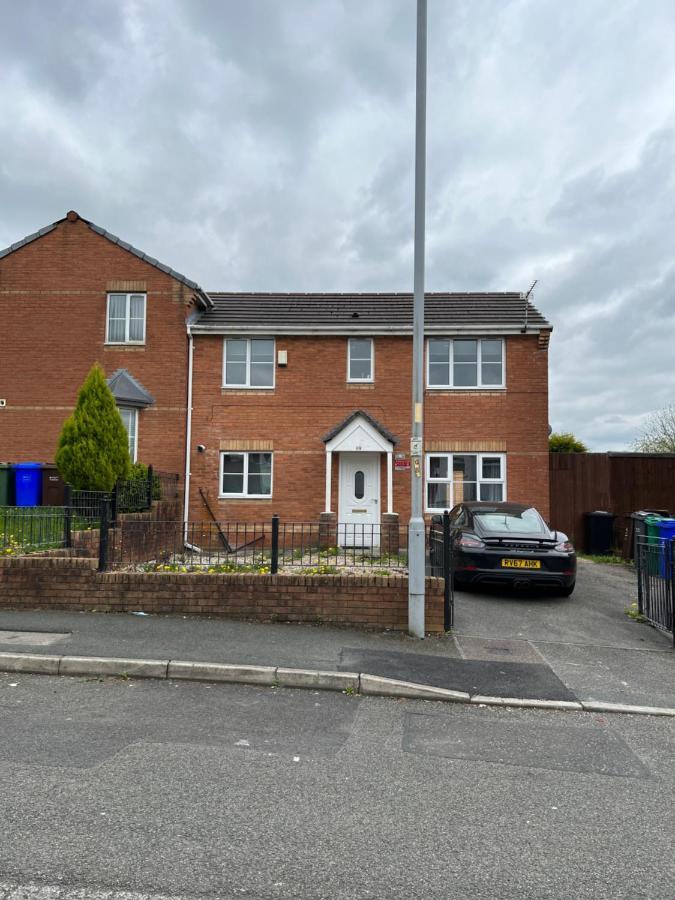 Spacious 3-bedroom House With 5 Beds And Sofa-bed *