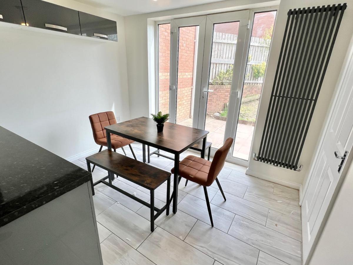 Spacious 3-bedroom House With 5 Beds And Sofa-bed Vakantiehuis