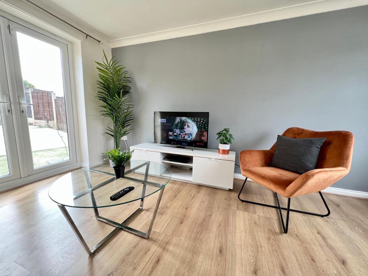 Spacious 3-bedroom House With 5 Beds And Sofa-bed *