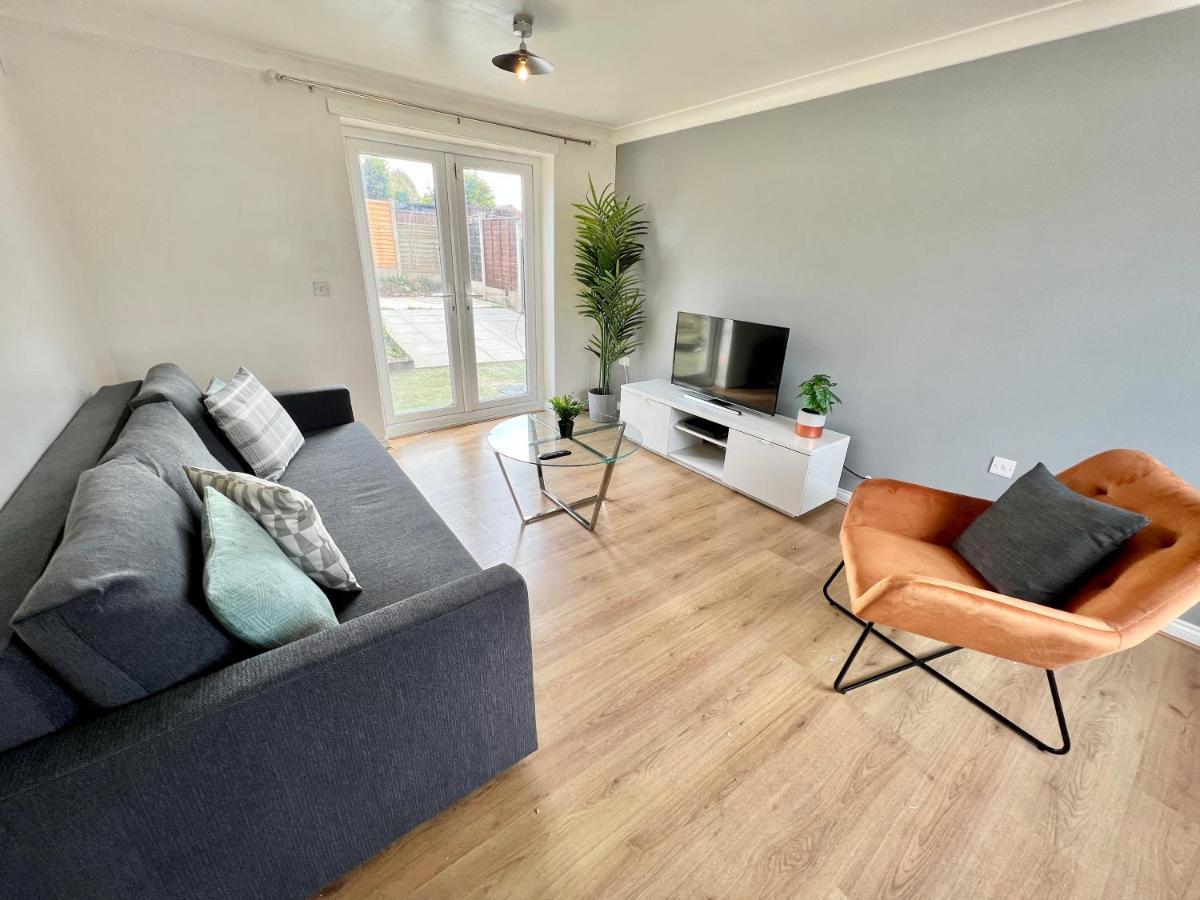 Spacious 3-bedroom House With 5 Beds And Sofa-bed Vakantiehuis