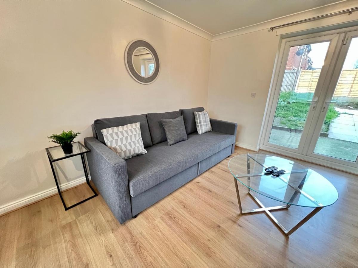 Spacious 3-bedroom House With 5 Beds And Sofa-bed Manchester