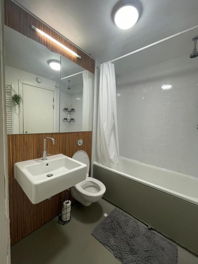 Lovely 1-bedroom With Parking Apartment Manchester