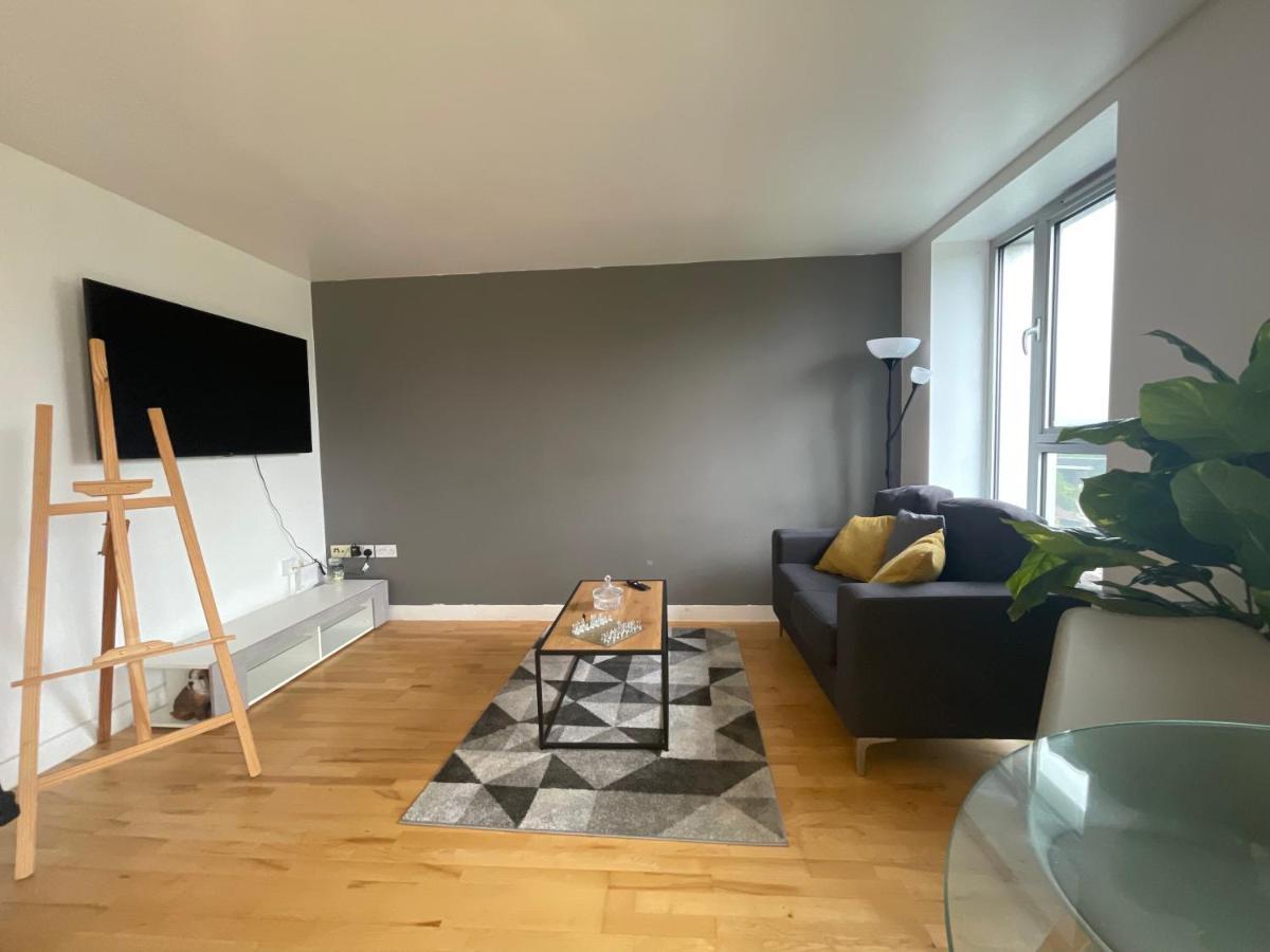 Lovely 1-bedroom With Parking Apartment *