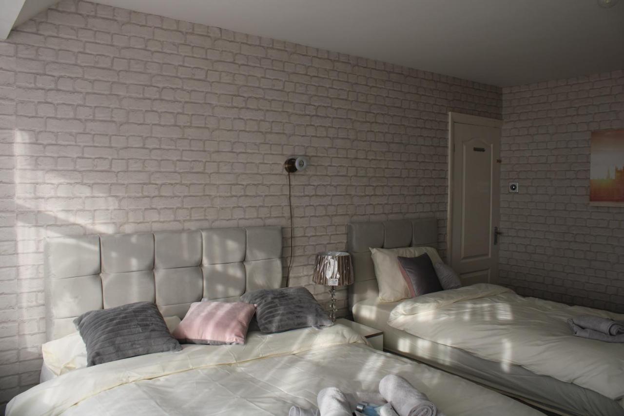 Beautiful 3 Bedroom House With Parking