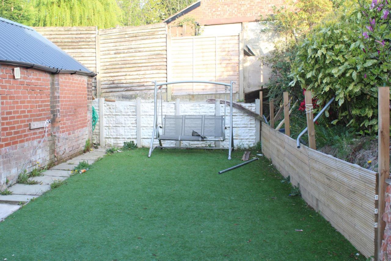 Beautiful 3 Bedroom House With Parking * Manchester