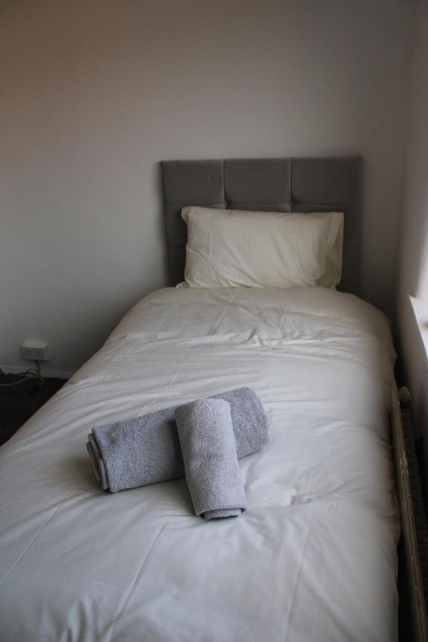 Beautiful 3 Bedroom House With Parking