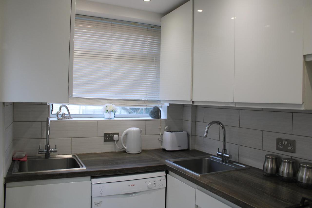 Beautiful 3 Bedroom House With Parking Manchester