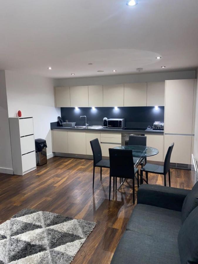 Apartment Superb Two Bedroom, Two Bathroom . *