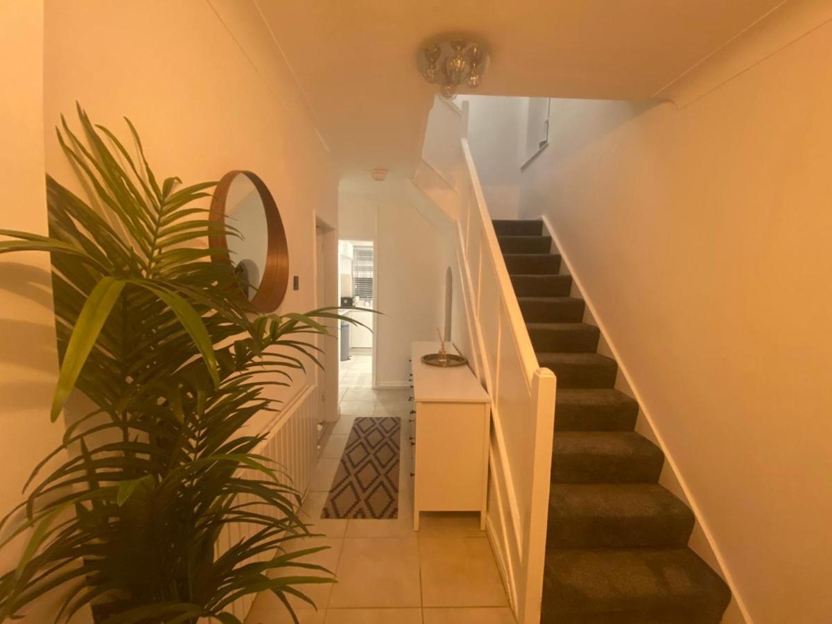 Vakantiehuis Charming 3-bed House Near Central Manchester