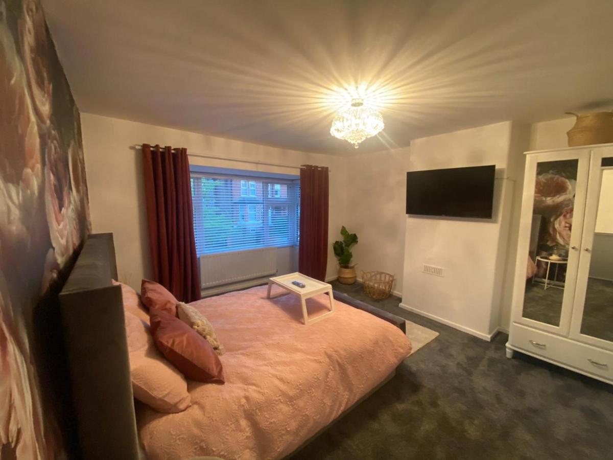 Charming 3-bed House Near Central Vakantiehuis Manchester