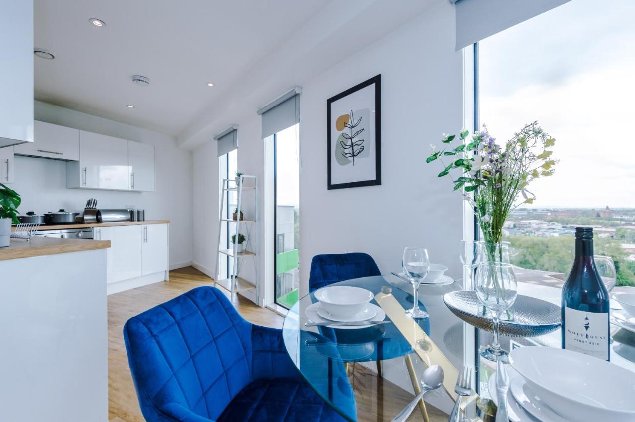Stunning Scandi Centre Penthouse - Sleeps 10 - Parking *