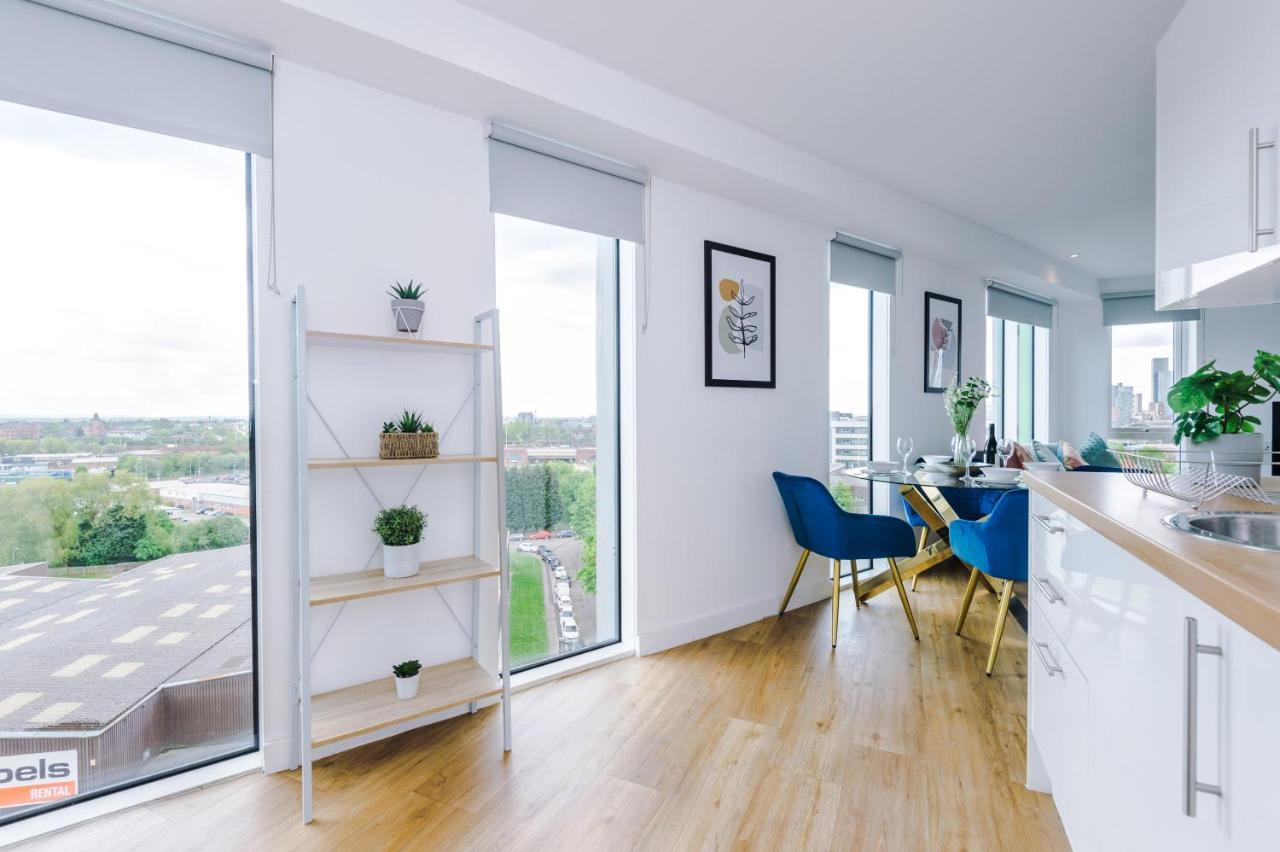 Stunning Scandi Centre Penthouse - Sleeps 10 - Parking