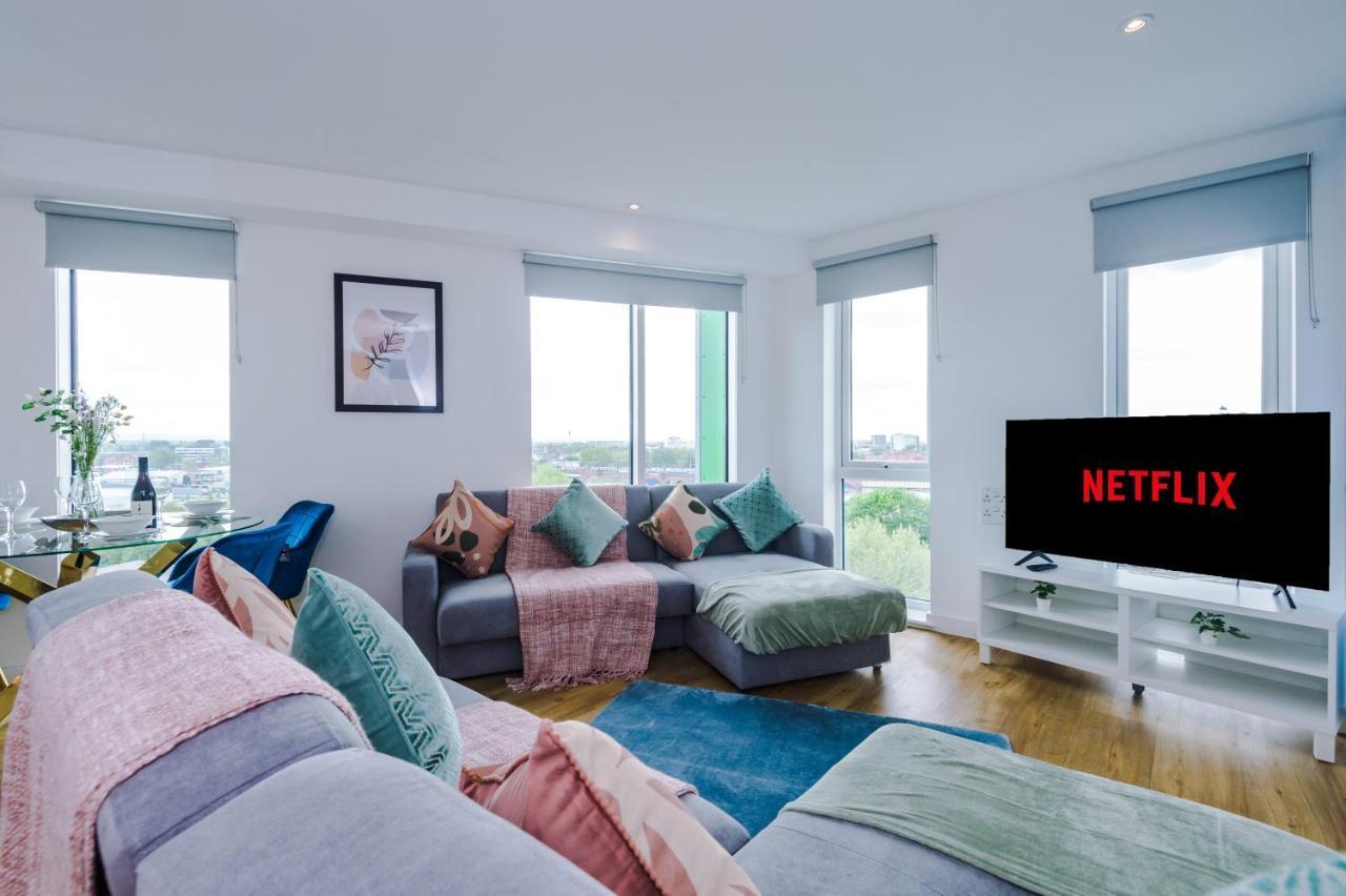 Stunning Scandi Centre Penthouse - Sleeps 10 - Parking Apartment *