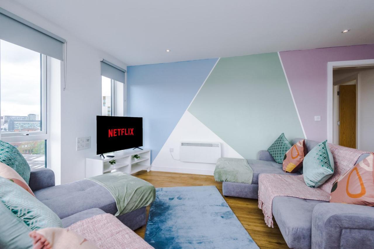 Stunning Scandi Centre Penthouse - Sleeps 10 - Parking Apartment Manchester