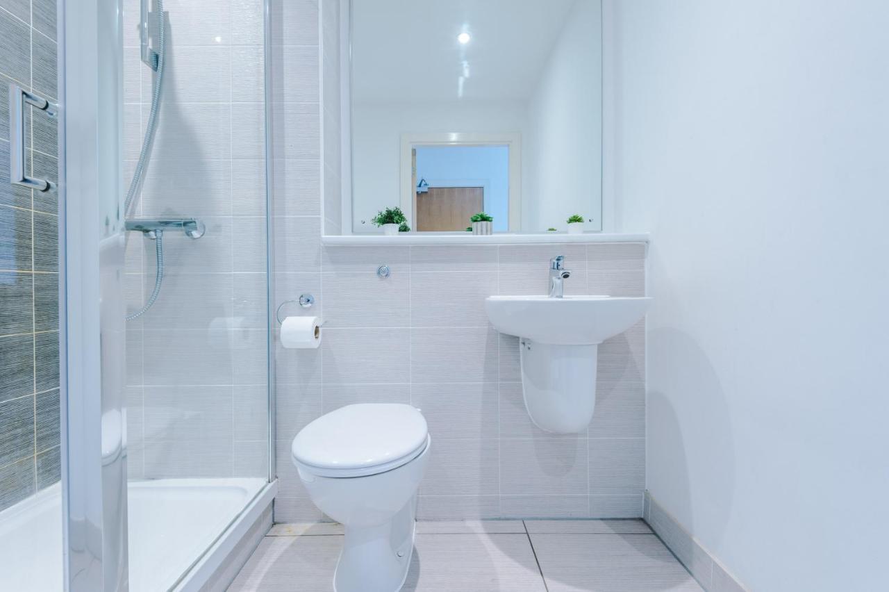 Stunning Scandi Centre Penthouse - Sleeps 10 - Parking Apartment Manchester