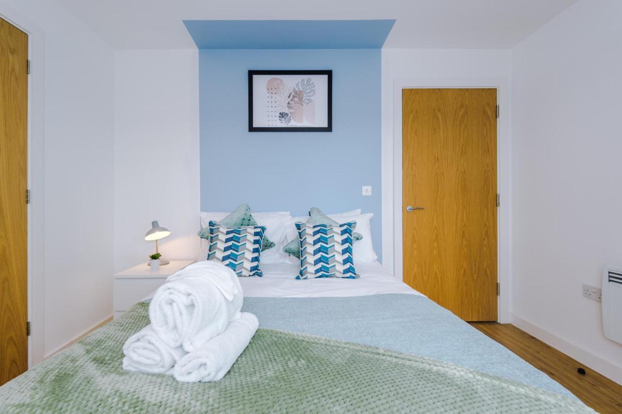 Stunning Scandi Centre Penthouse - Sleeps 10 - Parking *