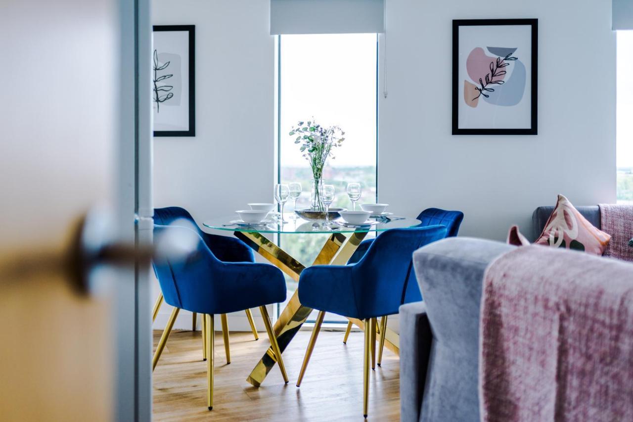 Stunning Scandi Centre Penthouse - Sleeps 10 - Parking * Manchester