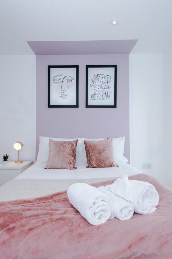 Stunning Scandi Centre Penthouse - Sleeps 10 - Parking Apartment *