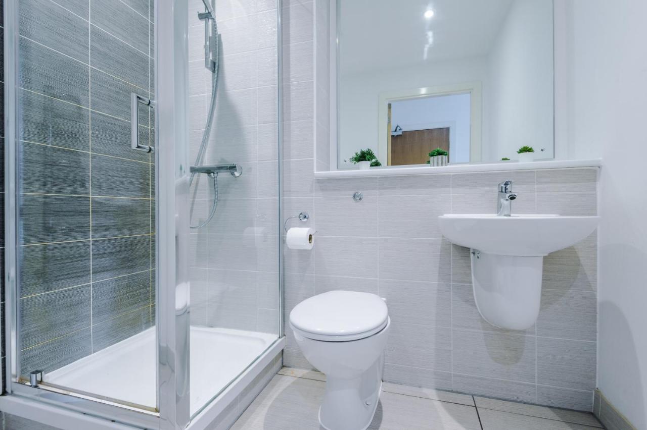 Stunning Scandi Centre Penthouse - Sleeps 10 - Parking Apartment *
