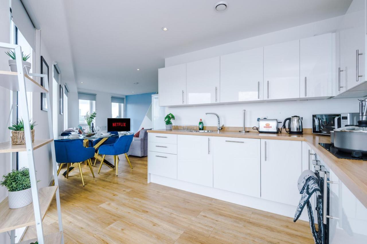 Apartment Stunning Scandi Centre Penthouse - Sleeps 10 - Parking