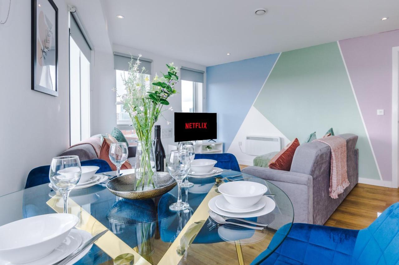 Stunning Scandi Centre Penthouse - Sleeps 10 - Parking Manchester