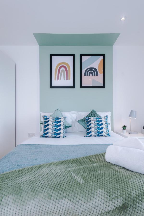 Stunning Scandi Centre Penthouse - Sleeps 10 - Parking Apartment Manchester
