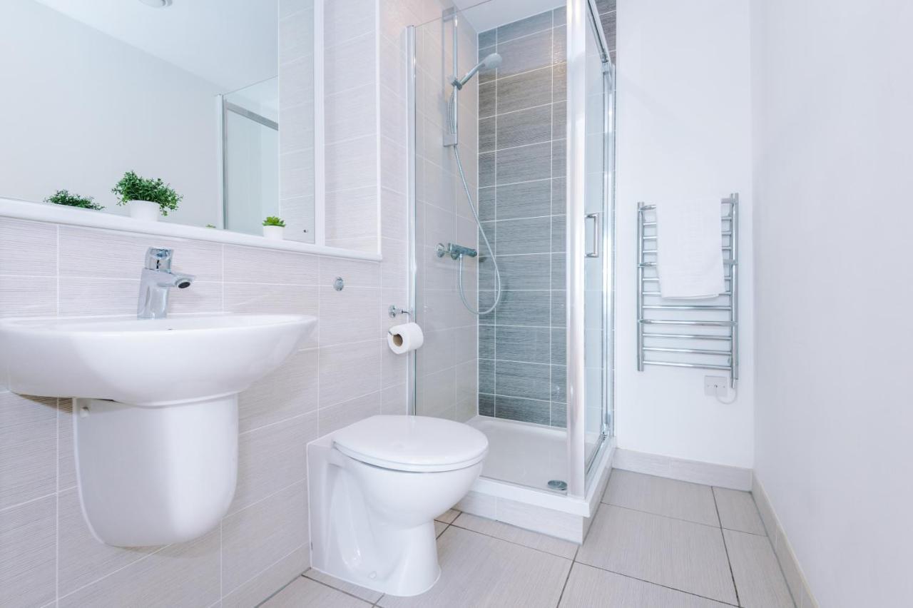 Apartment Stunning Scandi Centre Penthouse - Sleeps 10 - Parking *