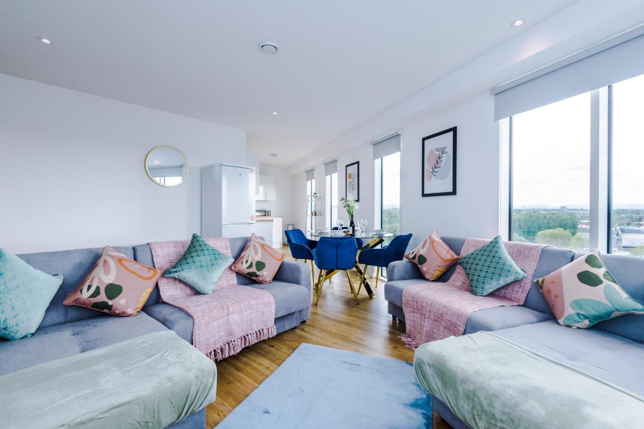 Stunning Scandi Centre Penthouse - Sleeps 10 - Parking Apartment