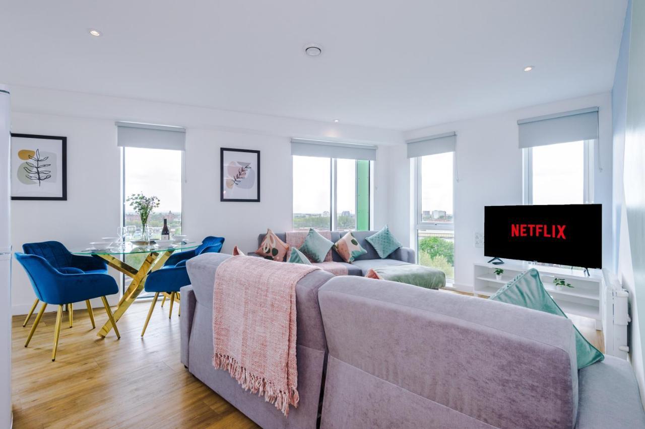 Stunning Scandi Centre Penthouse - Sleeps 10 - Parking Apartment