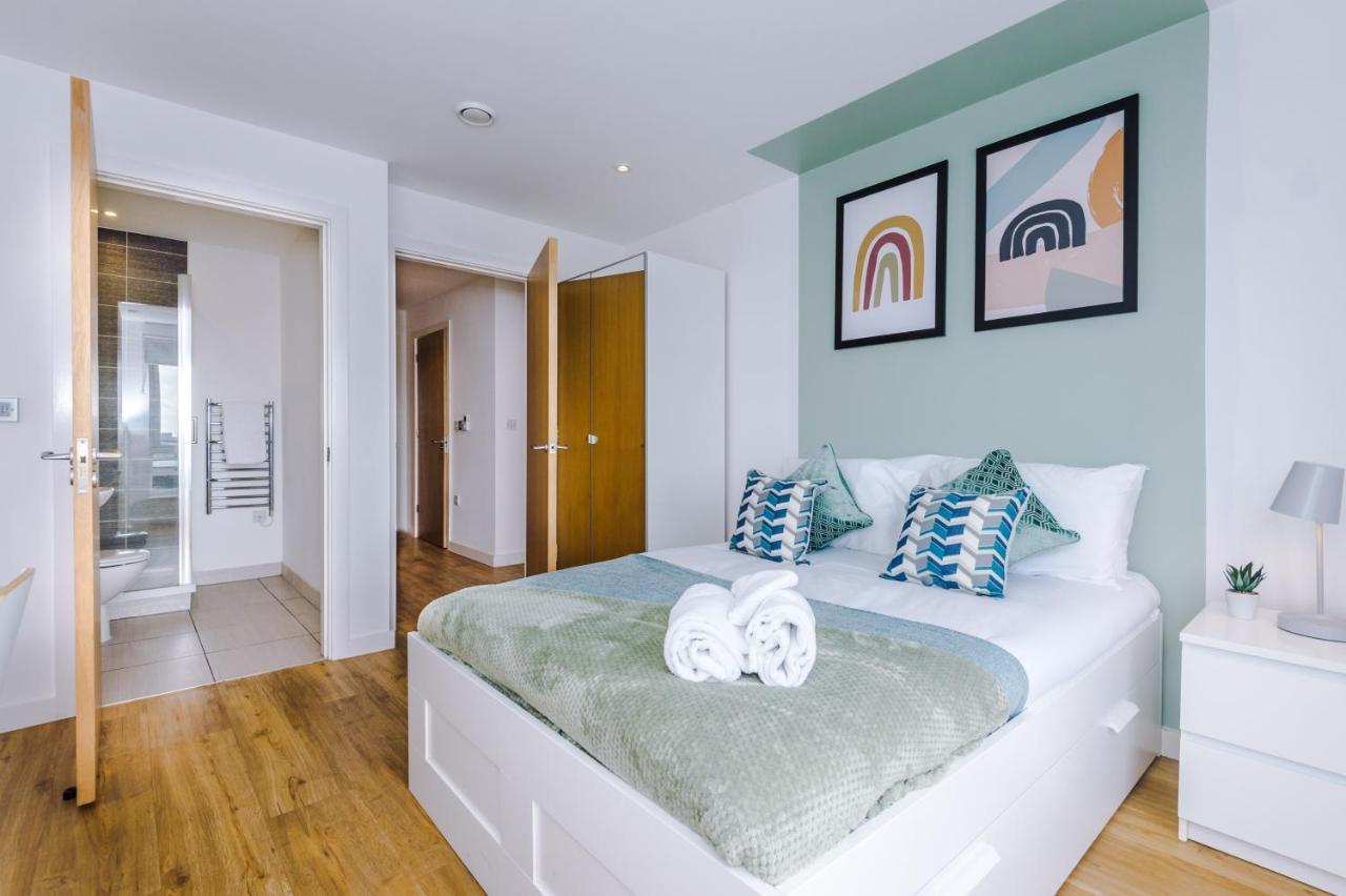 Stunning Scandi Centre Penthouse - Sleeps 10 - Parking Apartment *