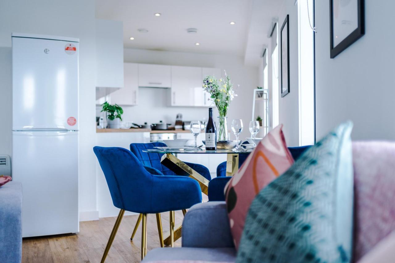 Stunning Scandi Centre Penthouse - Sleeps 10 - Parking * Manchester