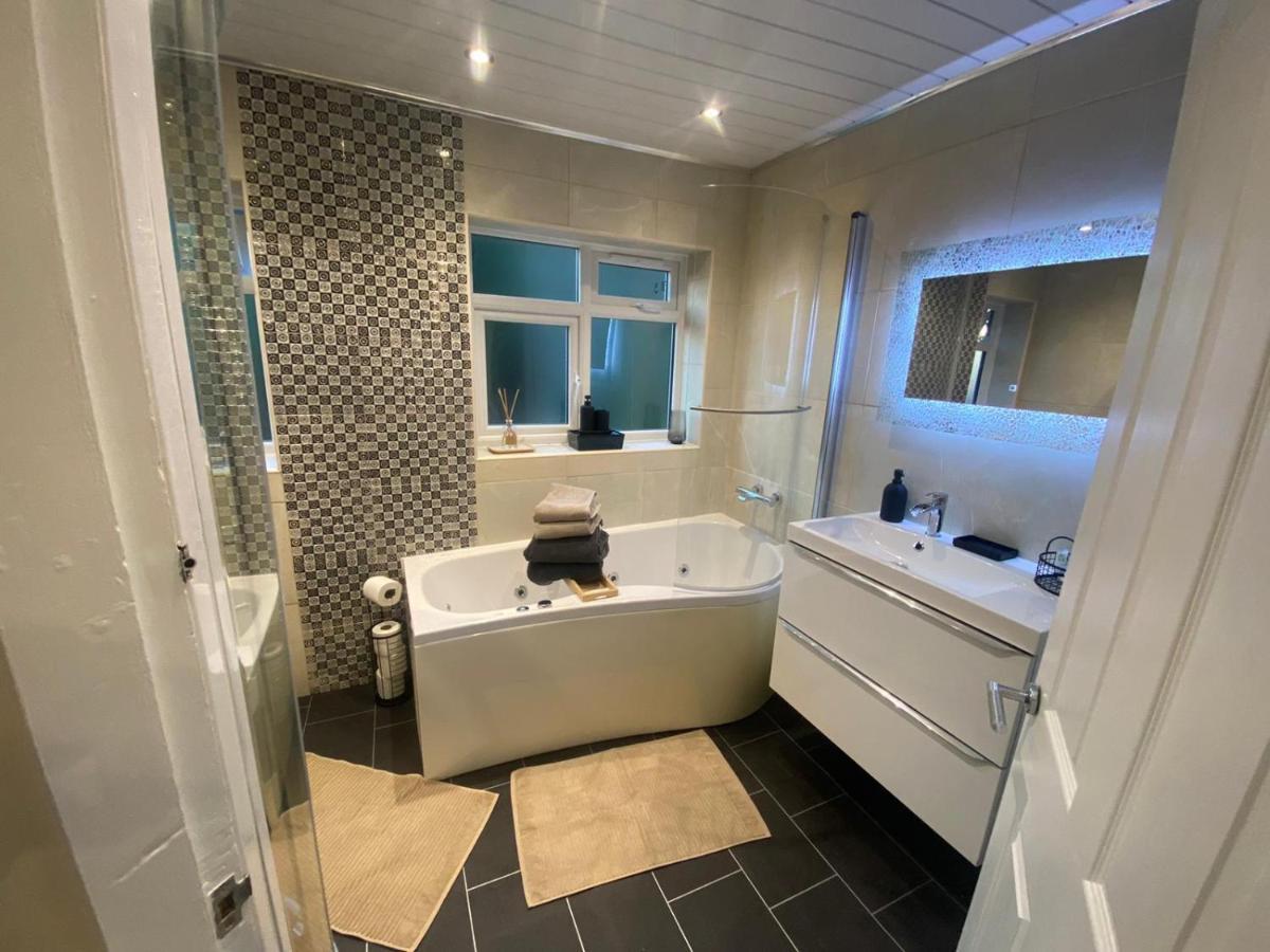 Vakantiehuis Charming 3-bed House Near Central