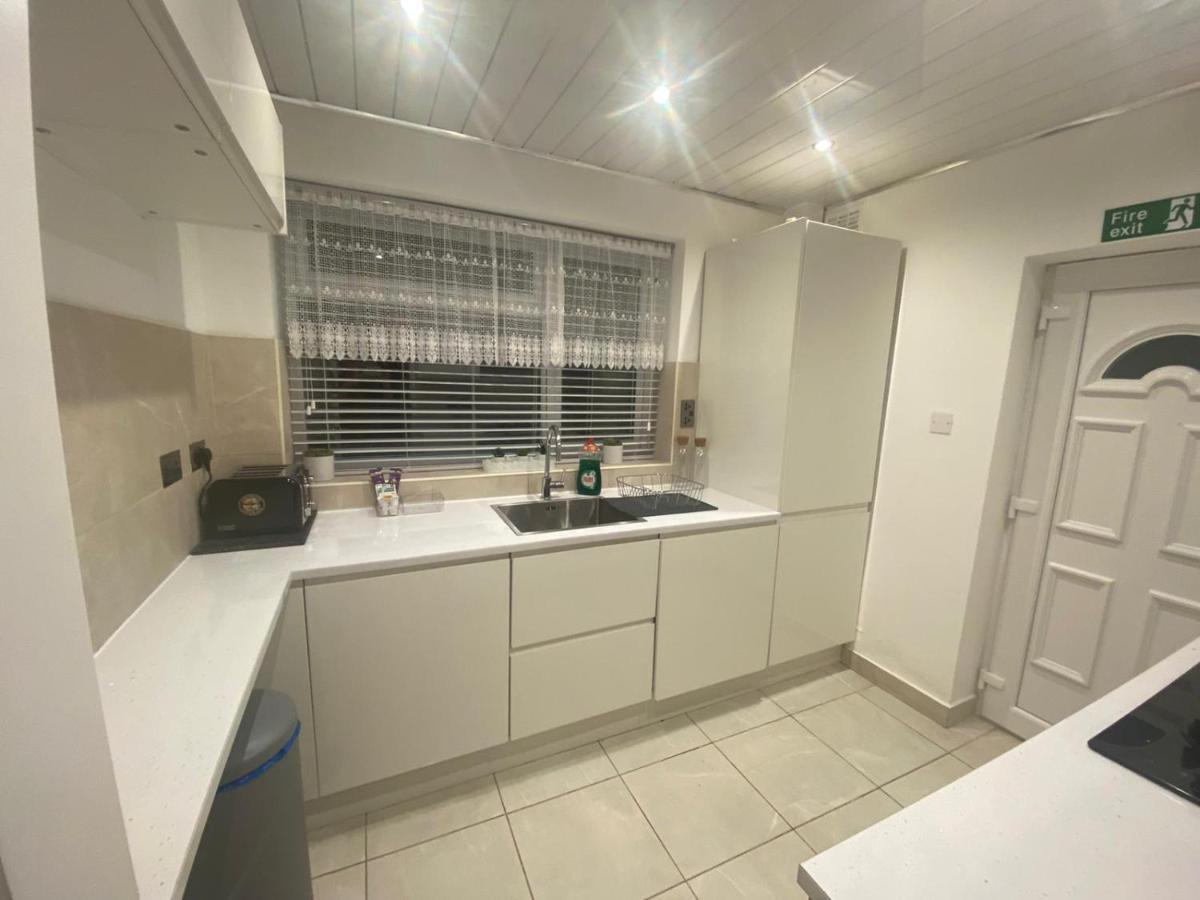 Vakantiehuis Charming 3-bed House Near Central *