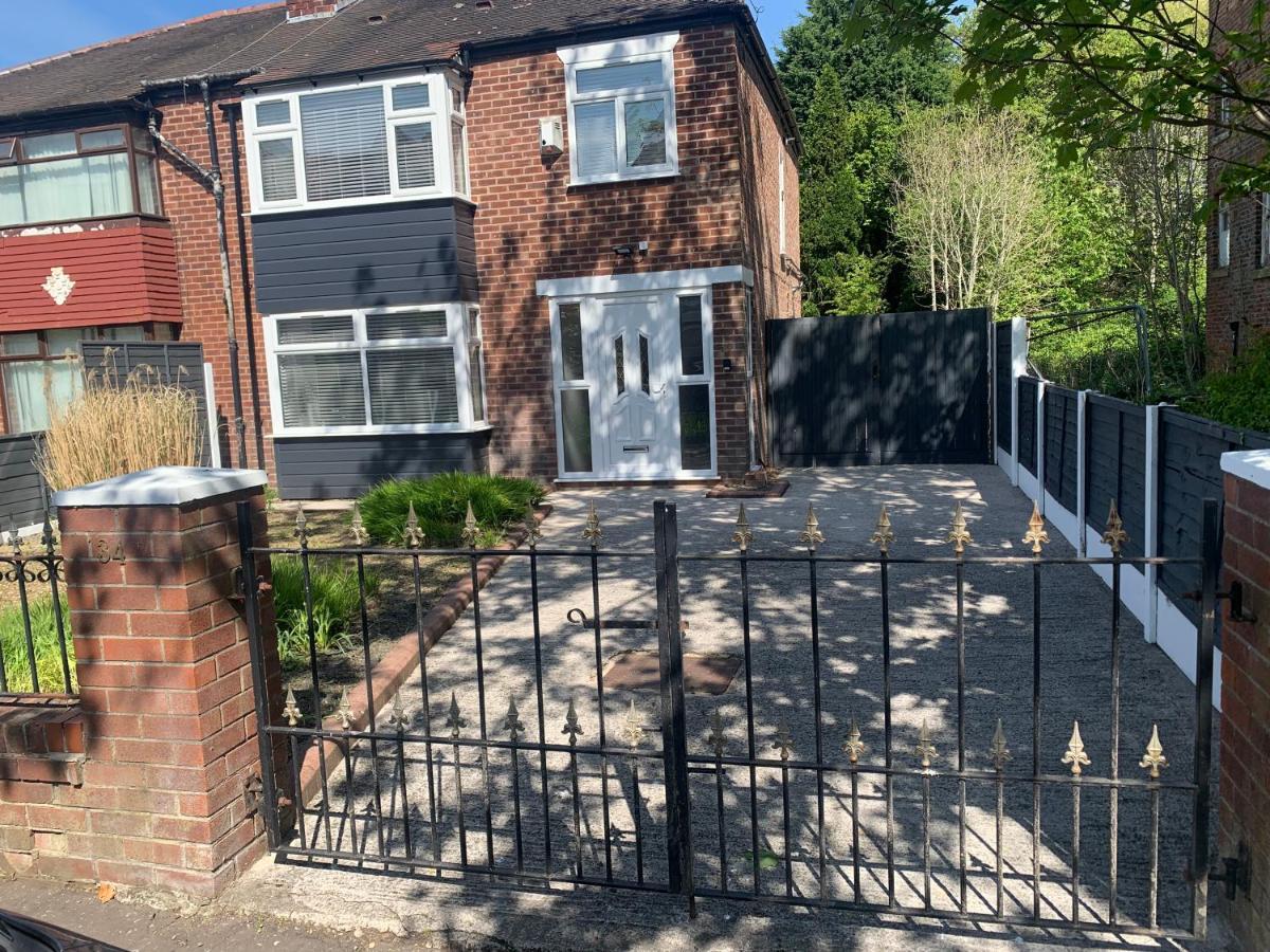Vakantiehuis Charming 3-bed House Near Central Manchester