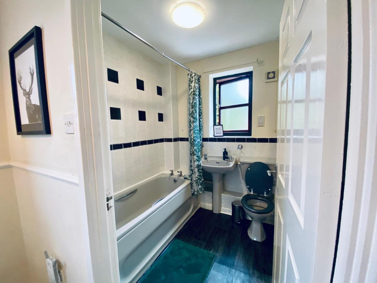 Appartement Comfortable House With Conservatory & Parking
