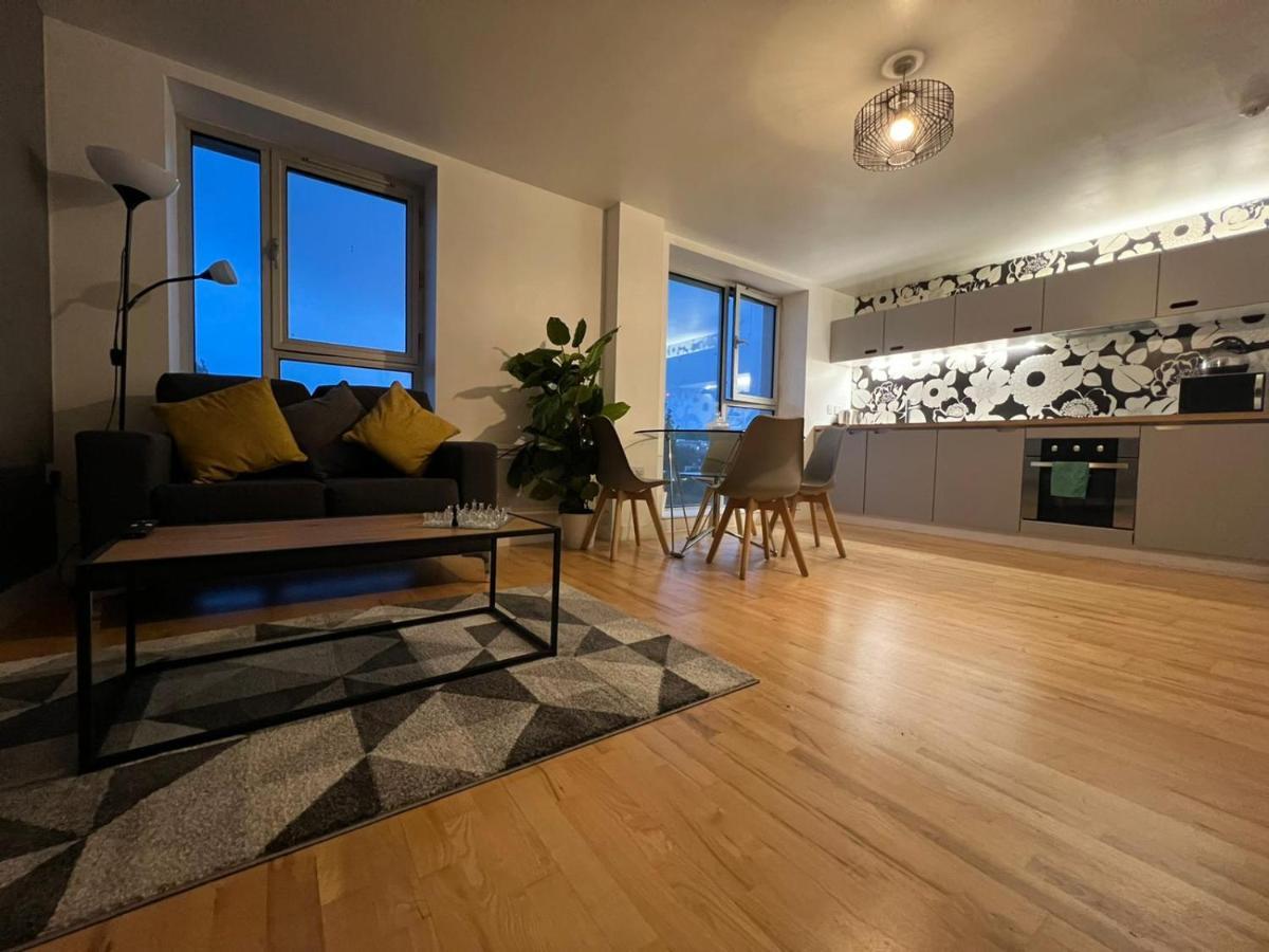Lovely 1-bedroom With Parking Manchester