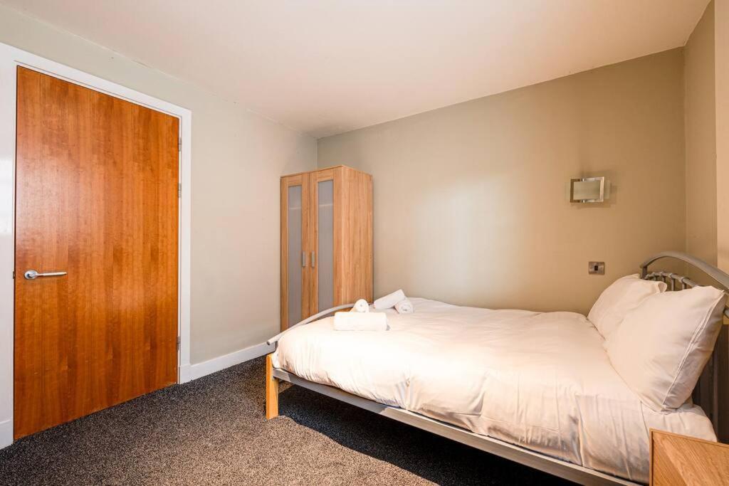 Apartment Apt In With Secure Parking *