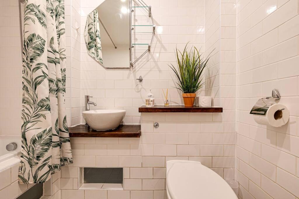 Apt In With Secure Parking Apartment *