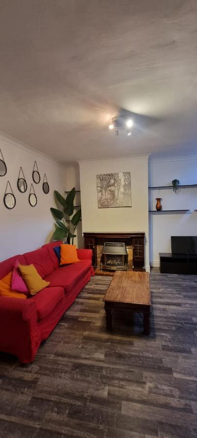 Budget 4 Bedroom House,entire Place.sleeps 10 Manchester