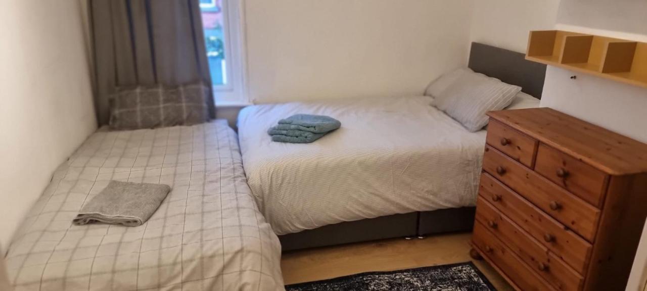 Budget 4 Bedroom House,entire Place.sleeps 10 * Manchester