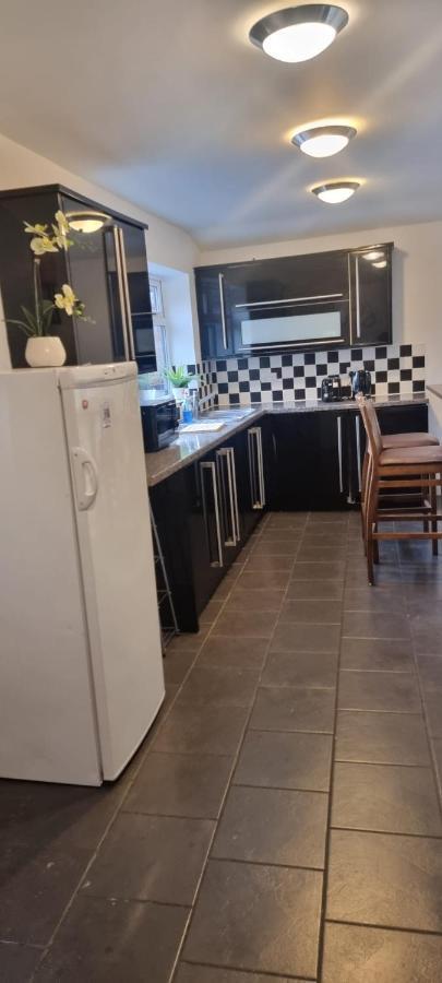 Budget 4 Bedroom House,entire Place.sleeps 10 Holiday home *