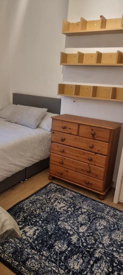 Budget 4 Bedroom House,entire Place.sleeps 10 Holiday home *