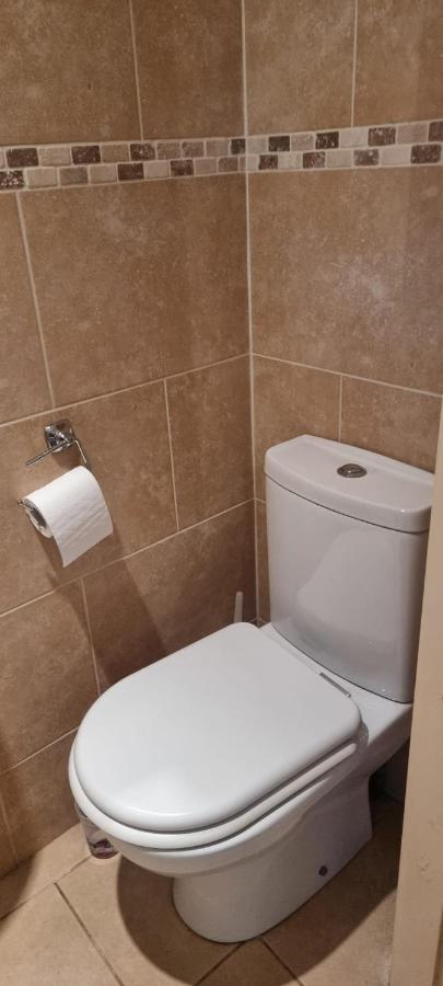 Budget 4 Bedroom House,entire Place.sleeps 10 Manchester