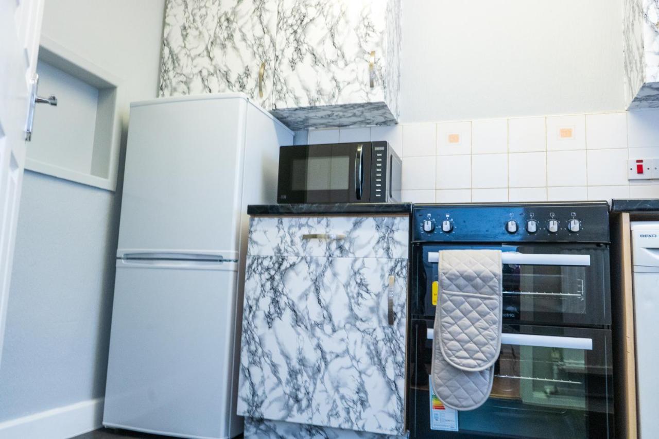 Holiday home Cosy 2 Bed With Parking Near Piccadilly, Etihad Stadium And Coop Live Sleeps Up To 5 Manchester