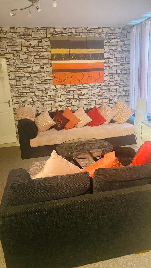 Homestay Beautiful Basement En-suite Manchester