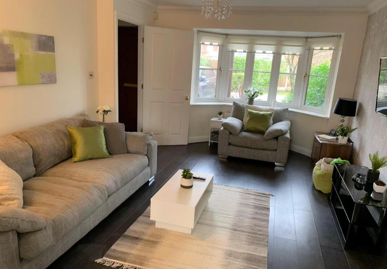 Spacious And Amazing 4 Bedroom Detached House Holiday home *