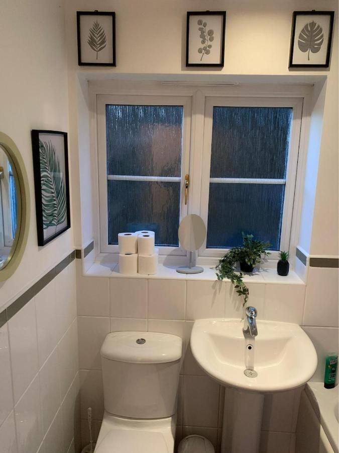 Spacious And Amazing 4 Bedroom Detached House * Manchester