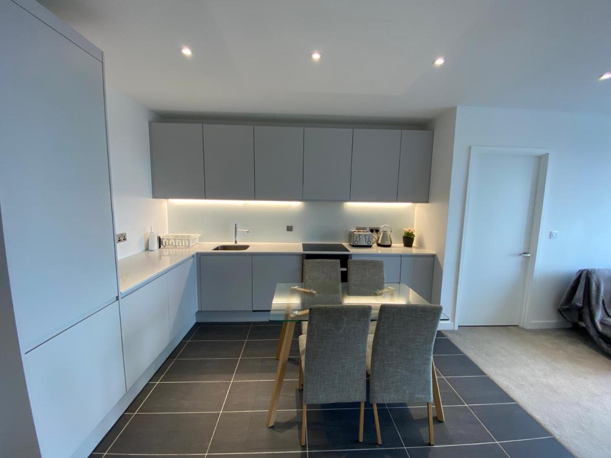 Modern 2 Bedroom Central *